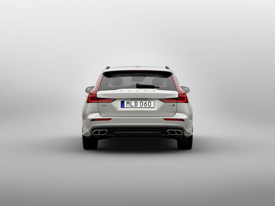  Volvo V60 T6 Momentum 2018 года  (WW) (фото 2 из 15)